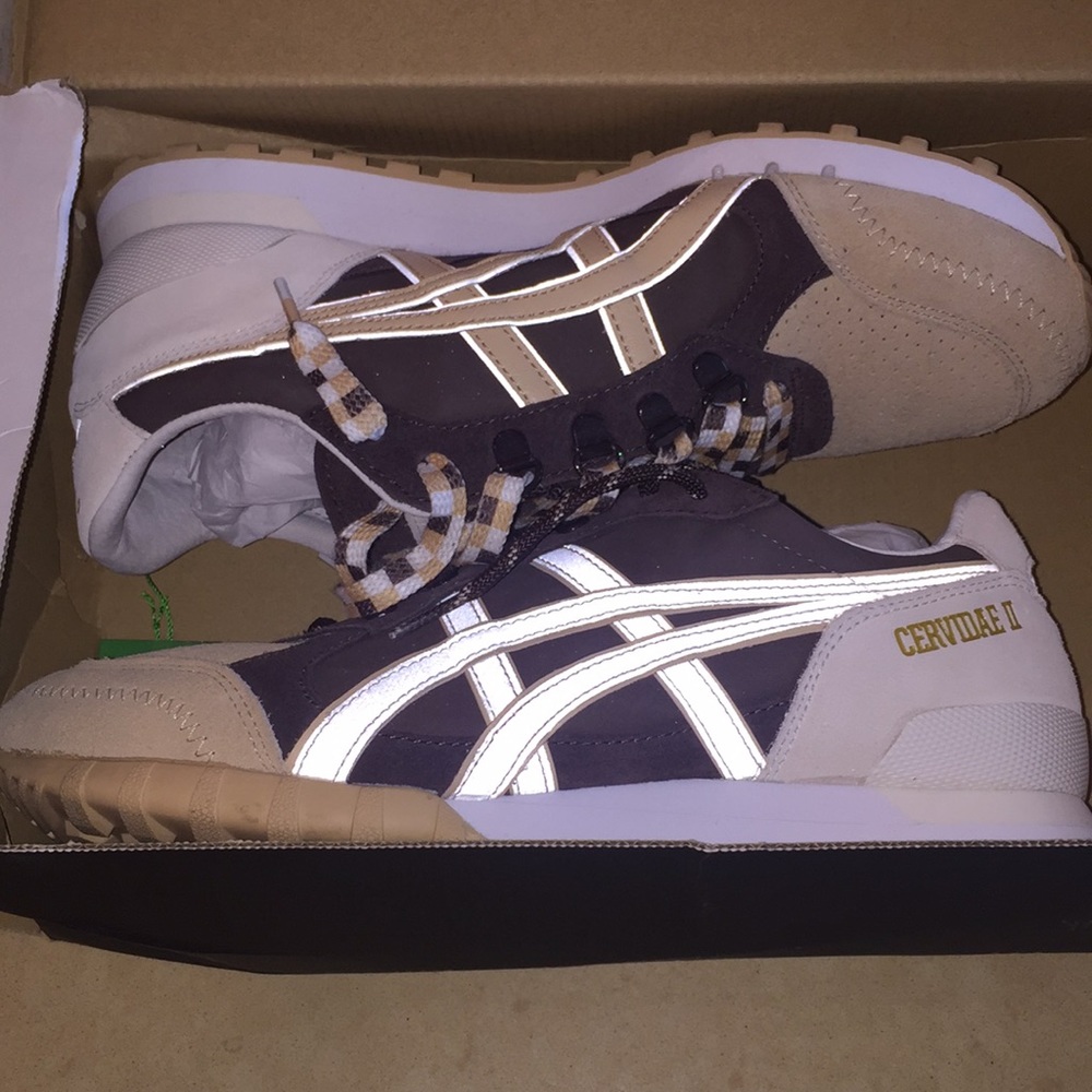 Men’s Aasics size 10 worn one time. W/box.